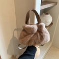 Bolso tipo cubo de pelo sintético marrón claro con asa de cuero y correa de hombro - Marrón