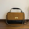 Borsa trapuntata bicolore marrone e nero con chiusura a scatto dorata e catena - Marrone