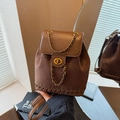 Schicker dunkelbrauner Wildleder-Rucksack mit Goldkette und Vintage-Drehverschluss - Braun