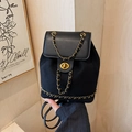 Retro-Eimerrucksack in Schwarz mit Goldkette und mattem Leder-Finish für Damen - Schwarz