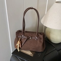 Bolso tote vintage de cuero esmerilado marrón oscuro con borla de cuentas de madera - café