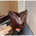 Bolso tipo cubo vintage marrón oscuro en piel sintética con correa ajustable de moda - café
