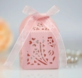 Elegante scatola regalo rosa tagliata al laser con motivi floreali e fiocco di nastro - Rosa