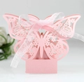 Rosa lasergeschnittene Schmetterling Geschenkbox mit Blumenmuster und weißer Schleife - Rosa