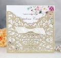 Detalle de invitación de boda dorada con purpurina corte láser y lazo de satén blanco - Oro Rosa con Purpurina
