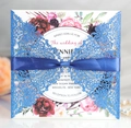 Invito a nozze blu navy tagliato a laser con glitter e nastro di raso elegante - Blu Reale Scintillante