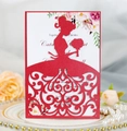 Faire-part de mariage rouge découpé au laser avec silhouette de mariée sur assiette fleurie - Rouge Perlé