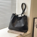 Matte black oversized tote bag with pleated leather texture and gold metal ring strap - No Pendant / Black