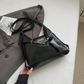 Sac hobo polyvalent en cuir ciré noir avec boucle dorée pour le quotidien - Sans Pendentif / Noir