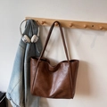 Dark brown retro tote bag in large capacity faux leather with vintage texture - Brown No Pendant