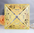 Dettaglio invito di nozze dorato tagliato a laser con pizzo stile europeo - Oro