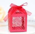 Laserschnitt rote Rosen-Zuckerdose aus Perlpapier mit Seidenband für Hochzeiten - Perlrot