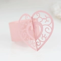 Rond de serviette en papier rose avec cœur découpé au laser et motifs floraux élégants - Rose