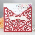 Dettaglio dell'invito di nozze rosso glitter tagliato al laser con fiocco in raso - Rosso Scintillante
