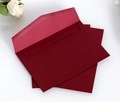 Enveloppes bordeaux élégantes en papier nacré pour invitations de mariage chic - Style Long Rouge Foncé