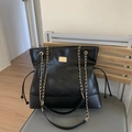 Grand sac cabas matelassé noir avec bandoulière en chaîne dorée et cordon de serrage - Noir