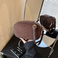 Borsa a tracolla quadrata in pelle scamosciata marrone con fibbia dorata - Marrone