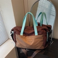 Grand sac de voyage fourre-tout marron foncé avec anses bleu clair et bandoulière - Marron