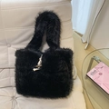 Elegante bolso tote de pelo sintético negro con cordón decorativo y botón de madera - Negro