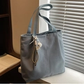 Bolso tote de lona gris azulado minimalista con colgante decorativo y asas reforzadas - Azul