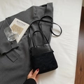Elegant black bucket bag in faux leather and suede patchwork for a vintage aesthetic - Black without Pendant