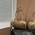 Sac baguette vintage en daim marron avec breloques de baseball élégantes et fermeture éclair - Avec Pendentif / Kaki