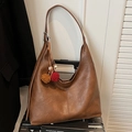 Sac fourre-tout marron rétro grande capacité avec cuir craquelé et pompon - Marron avec pendentif