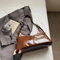 Sac sous le bras en cuir ciré marron foncé avec fermeture éclair dorée et style hobo - Brun Sans Pendentif