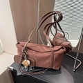 Bolso de hombro en ante esmerilado marrón con correas largas y colgante de guante - Con Colgante / Marrón