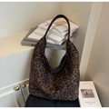Detail of hobo tote bag featuring vintage leopard print texture and wide shoulder strap - Leopard Print