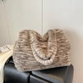Bolso tote de felpa con rayas marrones y dos asas para un look elegante de otoño e invierno - Marrón a Rayas