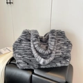 Bolso tote de piel sintética con rayas horizontales grises y negras y textura suave - Gris a Rayas