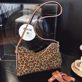 Borsa a tracolla leopardata da donna con tracolla marrone e design d'ispirazione retro - Leopardo Marrone
