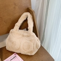 Bolso tipo cubo de pelo sintético beige con textura circular en relieve para invierno - Caqui