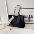 Borsa tote nera trapuntata con tracolla a lettere e mini portamonete rotondo staccabile - Nero