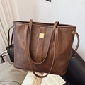 Sac fourre-tout vintage en cuir PU marron foncé avec cordons latéraux et détails dorés - Sable