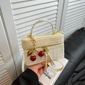 Bolso bandolera retro francés de cuero crema y tweed con colgante de cereza roja - Blanco con colgante