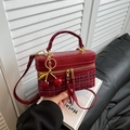 Bolso caja rojo de tweed y cuero con asa trenzada y colgante de cereza - Rojo con Colgante