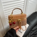 Bolso de mujer en cuero marrón y tweed con colgante de cereza y asa trenzada - Caqui con Colgante