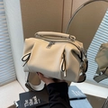 Borsa a mano chic in pelle beige a grana di litchi con dettagli in metallo argento - Bianco Sporco