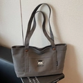 Borsa tote grigia in tela con ricamo di ragazza e manici lunghi robusti - Marrone Scuro