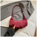 Sac croissant en daim bordeaux rétro avec fines bandoulières et nœuds déco - Rouge (Sans Pendentif)