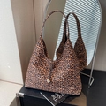 Grande borsa tote in tela leopardata con coulisse marrone e spallacci sottili - Leopardo Giallo Marrone