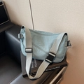 Borsa a tracolla in nylon azzurro con tracolla regolabile e tasche multiple con zip - Blu