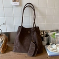 Grand sac cabas en faux daim marron foncé avec doubles anses et pochette suspendue - Marron