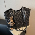 Sac fourre-tout noir matelassé rétro avec losanges et breloque lapin mignonne - Noir avec pendentif