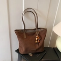 Grand sac cabas en daim marron rétro avec pendentif en perles vintage pour le quotidien - Marron