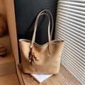 Sac fourre-tout rétro en daim kaki avec breloque en perles de bois et grand volume - Kaki