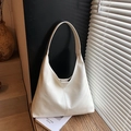 Schicke cremeweiße große Hobo-Tasche aus hochwertigem Leder mit feiner Lychee-Narbung - Weiß