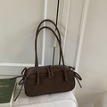 Sac oreiller en cuir mat marron foncé avec longues bretelles et nœuds latéraux - Marron